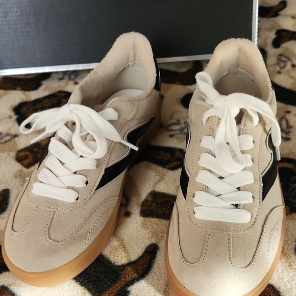 Madden Girl Cream and Black Sneakers - Picture 2 of 4